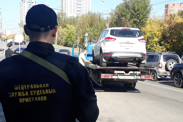 В Екатеринбурге за долги судебные приставы арестовали семь дорогих иномарок - Фото 1