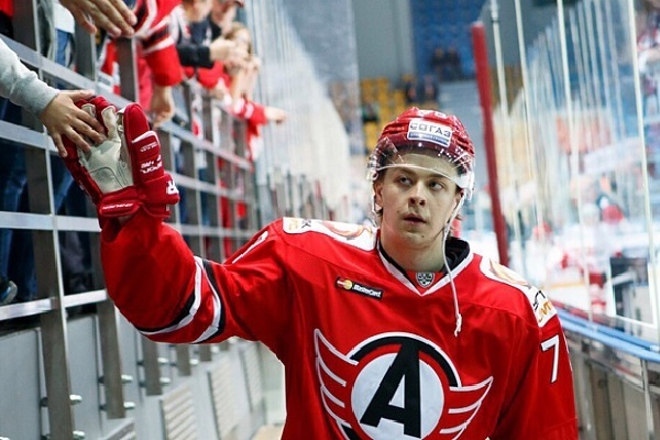 Воспитанник уральского хоккея Денис Мингалеев вернулся в «Автомобилист» - Фото 1
