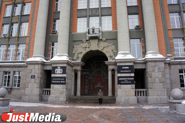 В мэрии Екатеринбурга опровергли информацию об увольнении скандального генерала Шадрина - Фото 1