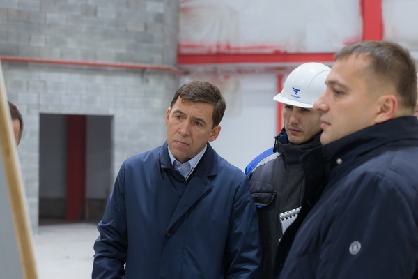 Куйвашев осмотрел ледовую арену, деньги на которую дал Путин - Фото 1