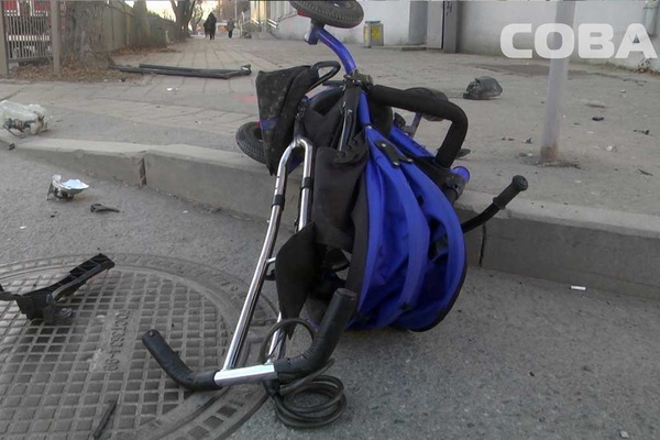 На 8 Марта кроссовер сбил трех пешеходов на тротуаре. Двухлетний малыш в коме - Фото 1