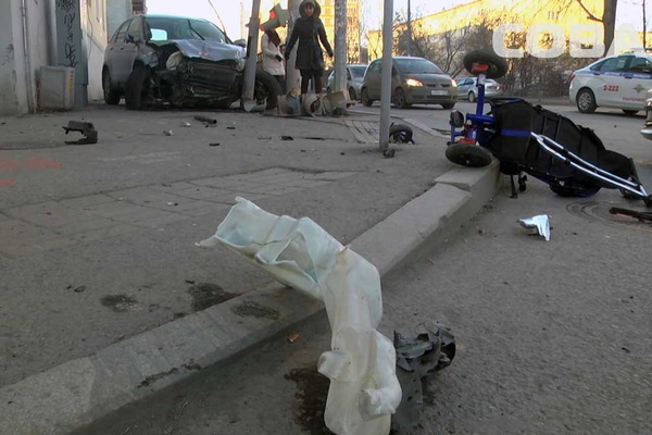 СКР обвинил водителя, сбившего пешеходов на тротуаре на Фурманова, в покушении на убийство - Фото 1
