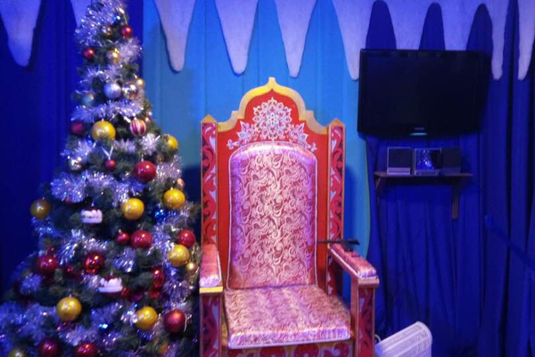 В ЦПКиО юным екатеринбуржцам покажут спальню Деда Мороза и дадут сфотографироваться на его троне - Фото 1