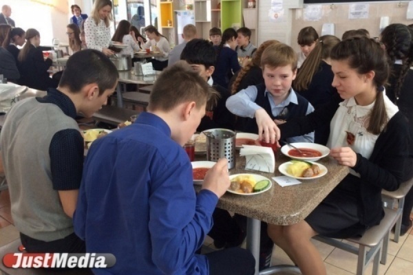 Екатеринбургские власти рассказали, сколько потратят на еду для школьников-льготников в следующем году - Фото 1