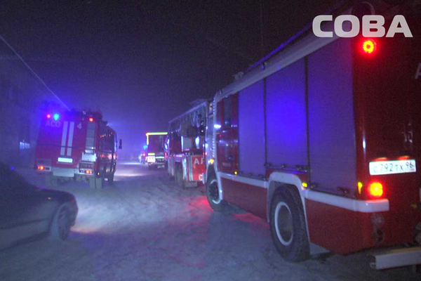На Химмаше семь пожарных машин тушили склад с готовой продукцией - Фото 1