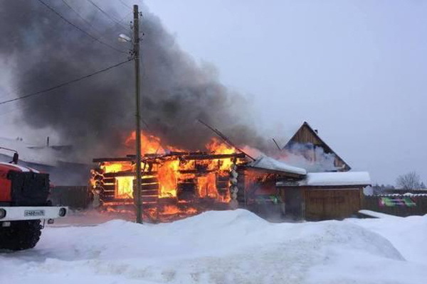 Куйвашев дал поручение восстановить гончарную мастерскую в Нижних Таволгах, уничтоженную пожаром - Фото 1