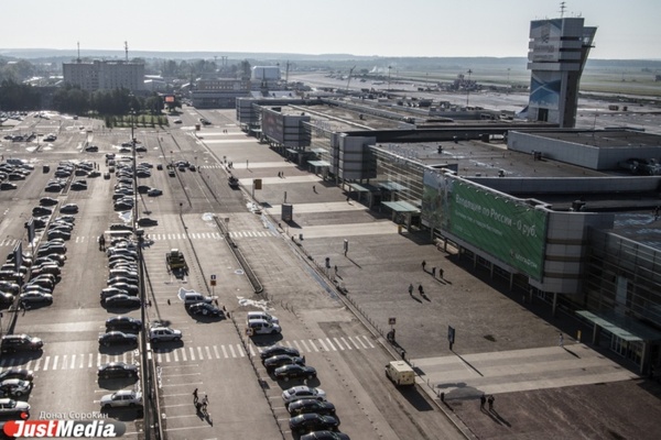 Свердловское управление ФАС проверит новые правила парковки в аэропорту Кольцово - Фото 1