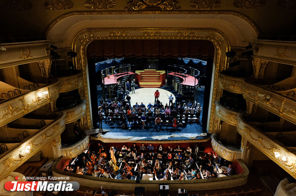 Уже на этой неделе екатеринбуржцы увидят премьеру балета Джорджа Баланчина «Вальпургиева ночь» - Фото 1