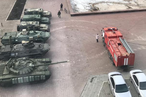 В Екатеринбурге наказали виновников порчи брусчатки на площади Советской армии - Фото 1