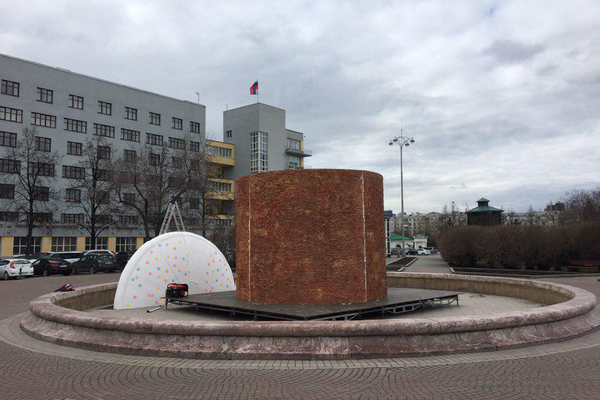 К Пасхе фонтан на Площади труда превратится в гигантский кулич - Фото 1