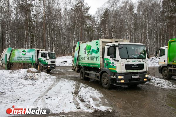 Гаишники начали следить за мусоровозами в поселке Садовый - Фото 1