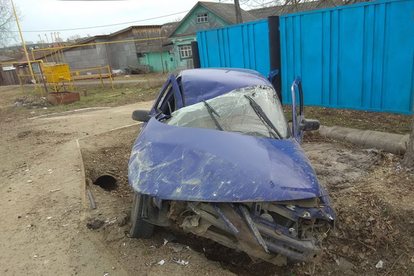 На Урале водитель ВАЗа покалечил своего пассажира и сбежал с места ДТП - Фото 1
