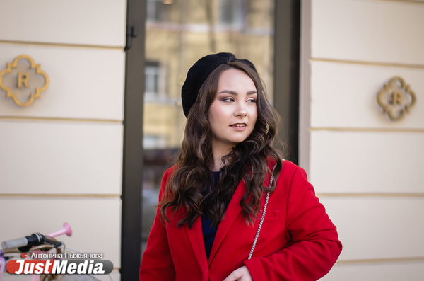 Бьюти-блогер Анна Макарова: «Самое время добавить в макияж побольше красок». В Екатеринбурге +24 - Фото 1