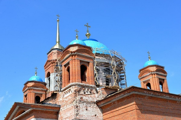 Успенский собор на ВИЗе обрел четыре купола с крестами - Фото 1