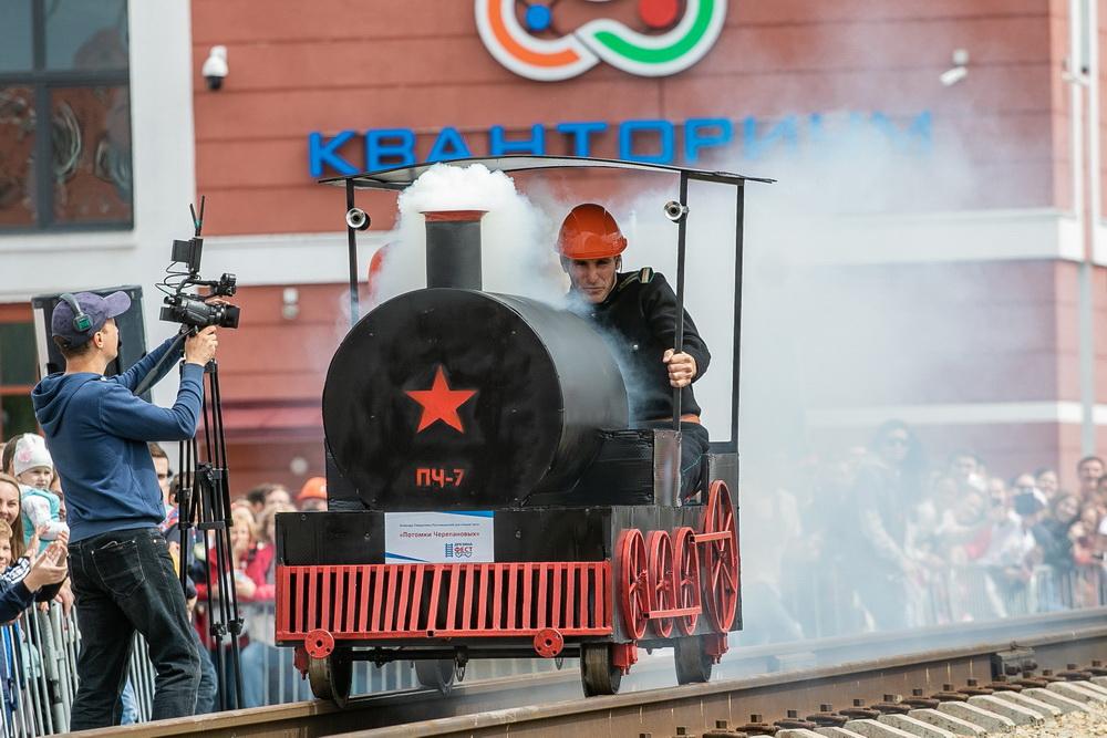Забег ради жизни, гонки на дрезинах и футбол роботов. В Екатеринбурге с размахом отметили День железнодорожника - Фото 1