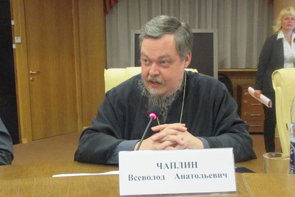 Протоиерей Чаплин призвал опросить жителей Уралмаша по поводу ситуации с супрематическом крестом - Фото 1