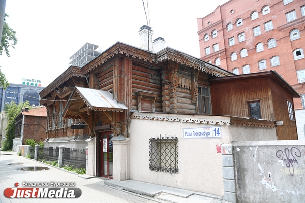 Изящной верандой и расписным потолком с ангелочками и мадонной украсил архитектор дом семьи Трапезниковых - Фото 1