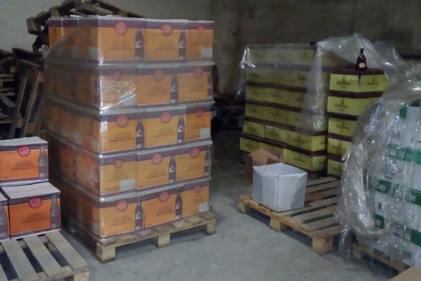 Оперативники ФСБ и Нижнетагильский ОМОН изъяли 25 тонн контрафактного алкоголя - Фото 1