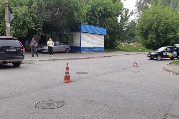 В ДТП на Уралмаше пострадали двое пассажиров Lada Granta - Фото 1
