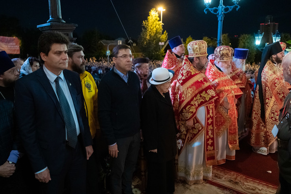 Куйвашев принял участие в ночном богослужении в честь Царских дней - Фото 1