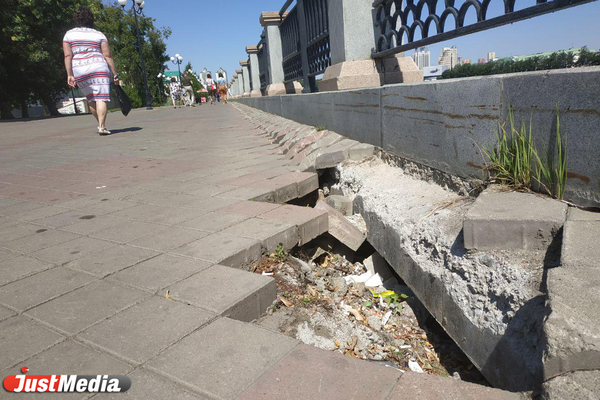 В Екатеринбурге «сломалась» набережная Городского пруда - Фото 1