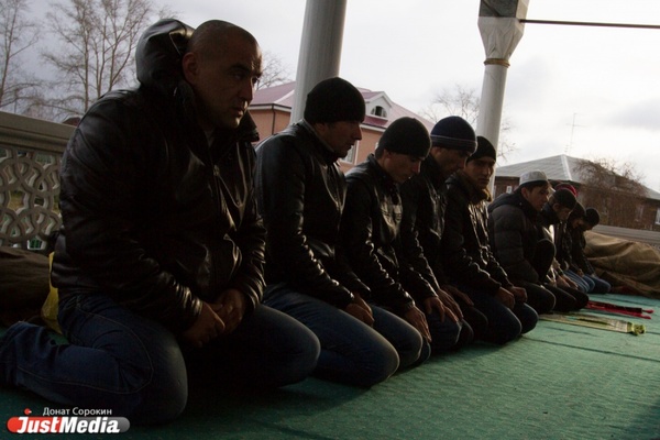 Мусульмане Екатеринбурга в пятницу молились о сооружении в столице Урала соборной мечети - Фото 1