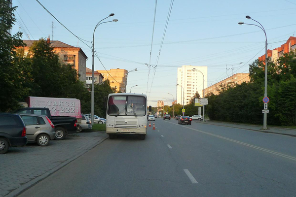 В Екатеринбурге разыскивают очевидцев ДТП на Крауля, где пассажирка автобуса сломала позвоночник - Фото 1
