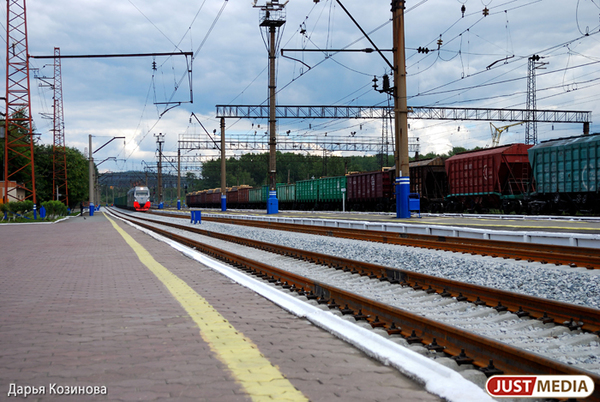 В Свердловской области грузовой поезд насмерть сбил мужчину - Фото 1