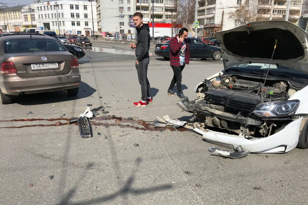 Автоледи из Екатеринбурга оформила полис ОСАГО сразу после ДТП и попыталась получить выплату - Фото 1