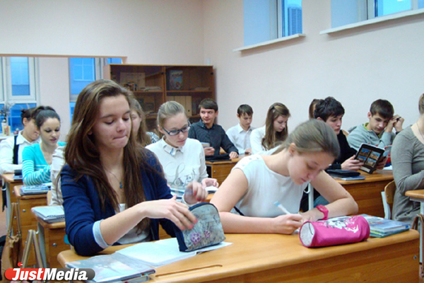 В мэрии Екатеринбурга рассказали, когда школы уральской столицы перейдут на одну смену - Фото 1