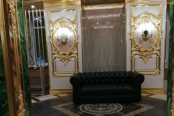 Мраморные коридоры и королевская столовая. Симановский продолжает превращать школу на Вторчермете в Версаль - Фото 1