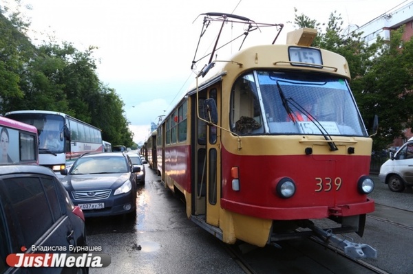 В Екатеринбурге в выходные закроют движение трамваев от Ботаники до Вторчермета и Керамики - Фото 1