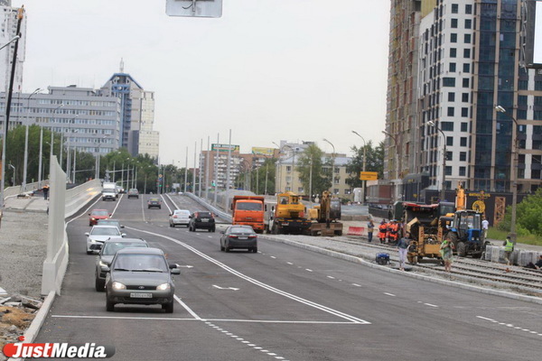Уже завтра утром в Екатеринбурге вновь закроют движение по Макаровскому мосту - Фото 1