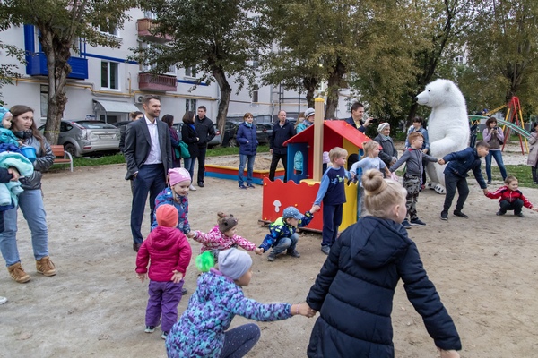 Депутат Вихарев помог благоустроить дворы на Баумана - Фото 1