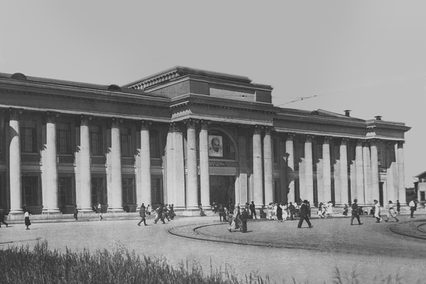 Жителям Екатеринбурга покажут ретрофото железнодорожного вокзала - Фото 1