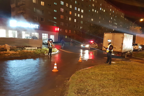 В Екатеринбурге водитель Honda сбил подростка-пешехода и скрылся с места ДТП  - Фото 1