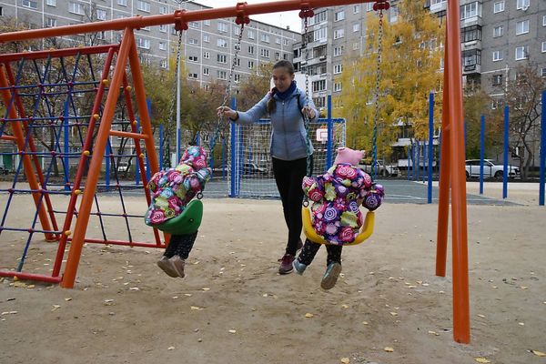 Гулять с детьми одно удовольствие: в Екатеринбурге благоустроили 39 дворов - Фото 1