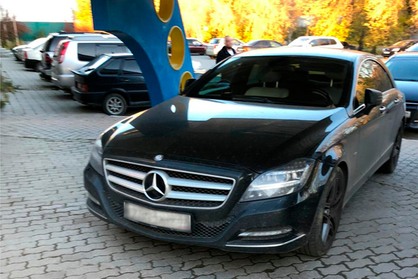 Екатеринбурженка лишилась Mercedes за долги по налогам - Фото 1