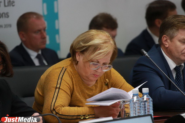 Куйвашев поздравил Мерзлякову с включением в состав Совета по правам человека при Путине - Фото 1