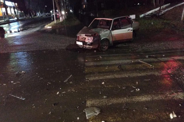 В Нижней Туре 17-летний водитель ВАЗа сбил на «зебре» двух пешеходов  - Фото 1