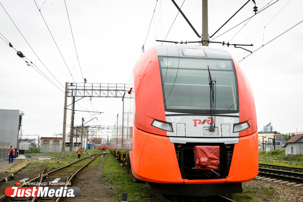 Транспортники пообещали Екатеринбургу шесть новых вагонов электричек в следующем году - Фото 1