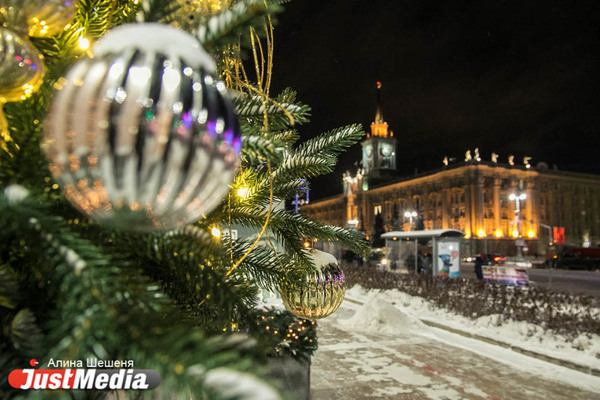 Праздничное освещение в центре Екатеринбурга обойдется в 50 миллионов рублей  - Фото 1