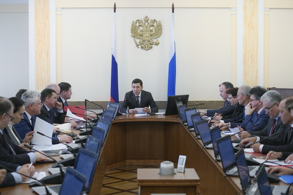Куйвашев заявил о необходимости обеспечить своевременность и высокое качество реализации инвестиционных проектов в сфере ЖКХ - Фото 1