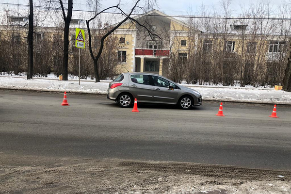 В Екатеринбурге автоледи на Peugeot сбила 13-летнего мальчика - Фото 1