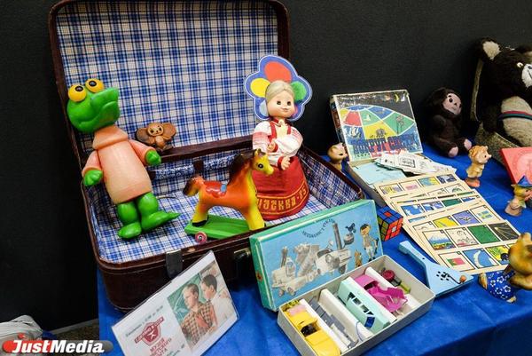 В Екатеринбурге представят коллекцию новогодних, советских игрушек и ретро-открыток  - Фото 1