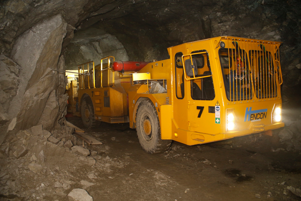 В Гайский ГОК впервые поступил подземный бетоноукладчик - Фото 1