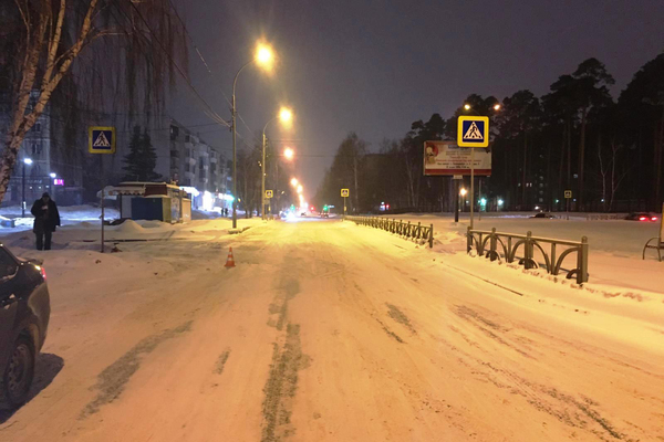В Екатеринбурге ищут очевидцев на Бардина, где неизвестный сбил на «зебре» пешехода и скрылся - Фото 1