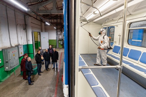 Роспотребнадзор и мэрия проверили, как дезинфицируется общественный транспорт в Екатеринбурге - Фото 1
