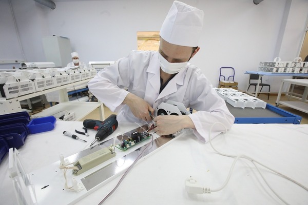Екатеринбургский завод ЭМА увеличил темпы выпуска бактерицидных облучателей в пять раз - Фото 1