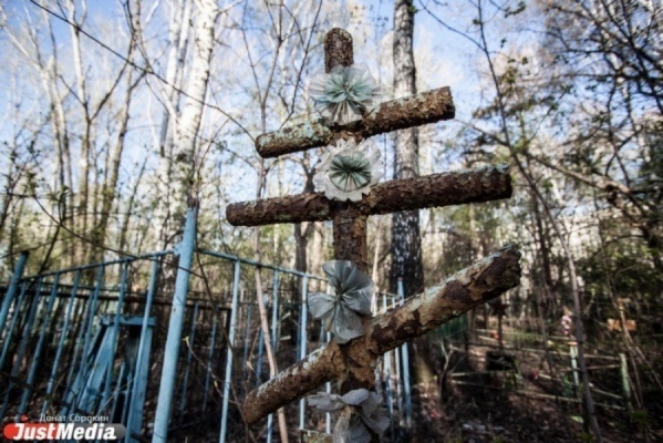 Въезды на свердловские кладбища не будут перекрывать на Радоницу - Фото 1